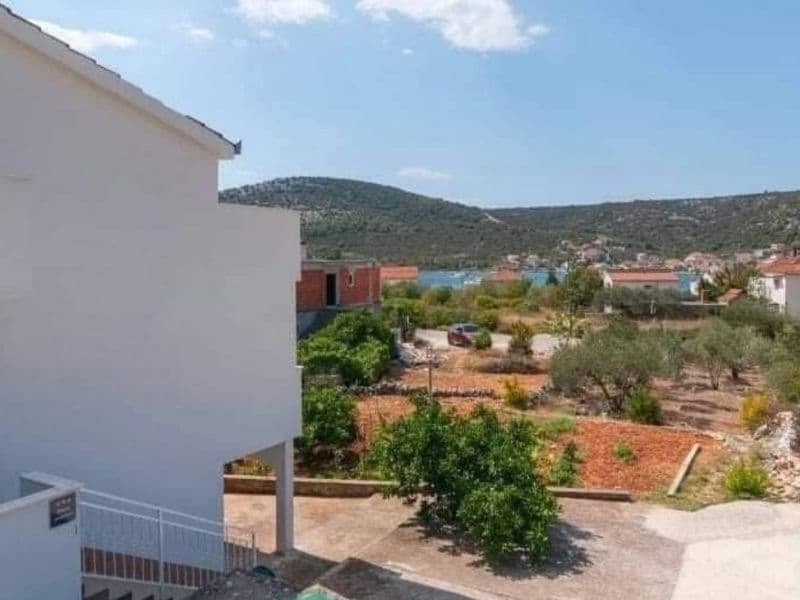 Garden and surroundings