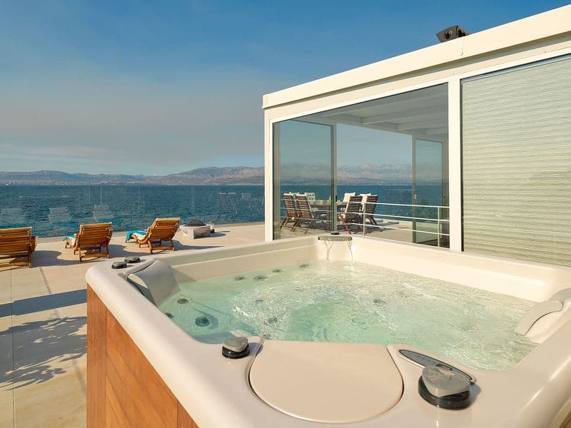 Rooftop private jacuzzi with spectacular Adriatic Sea view, beachfront holiday rentals Dalmatia