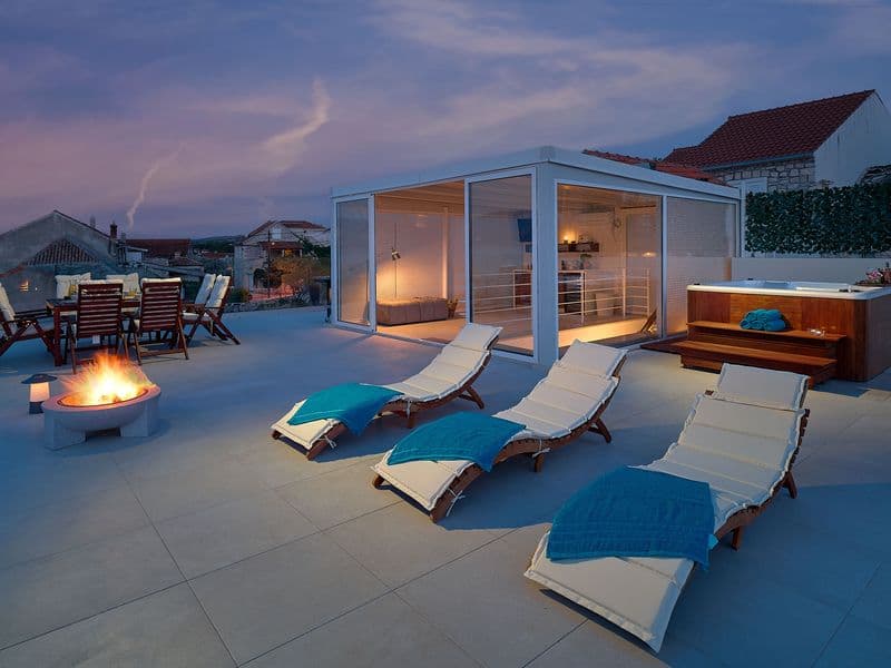 Dalmakeys luxury apartment terrace with lounge area and sea view